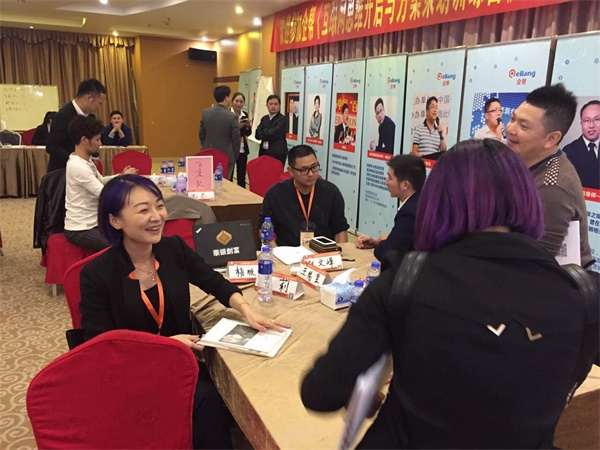 幫你拍個(gè)企業(yè)宣傳片，小瓜子雞年送你萬(wàn)能福